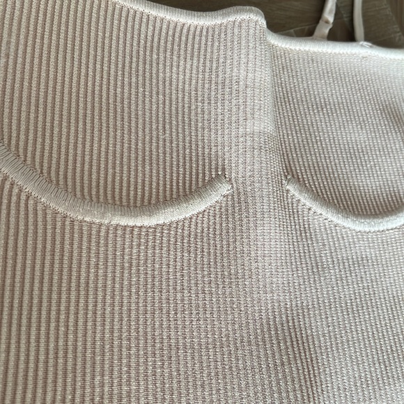 Babaton Tube Tank blush underwire - Picture 5 of 5